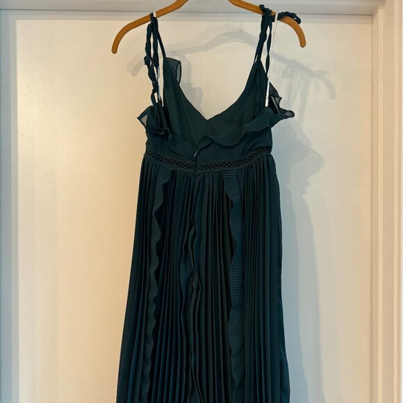 Never a Dull Moment Emerald Green Tie-Strap Pleated Midi Dress - Picture 2 of 3